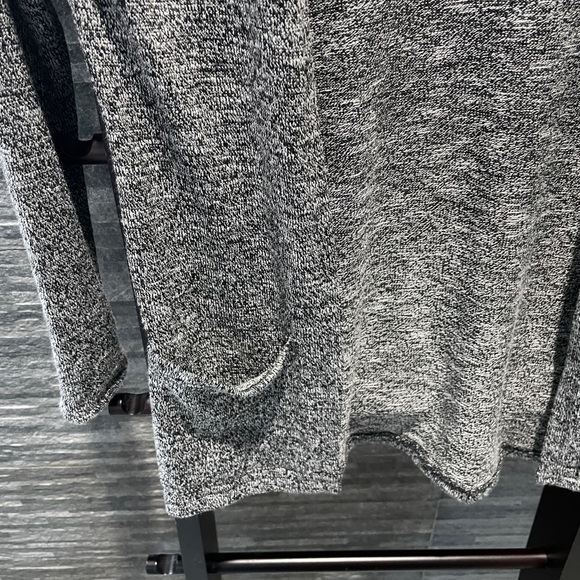 H&M Girls Lightweight Sweater/Shrug Size 8… - Picture 4 of 10